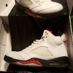 Retro 5 Fire Red's